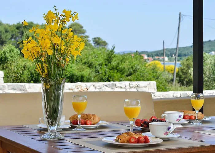 بيت للعطل House With A Parking Space Veli Rat, Dugi Otok - 8096 فيلي رات